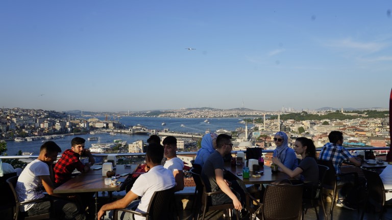 مقاهي السليمانية في اسطنبول المميزة باطلالتها البانورامية على مدينة اسطنبول