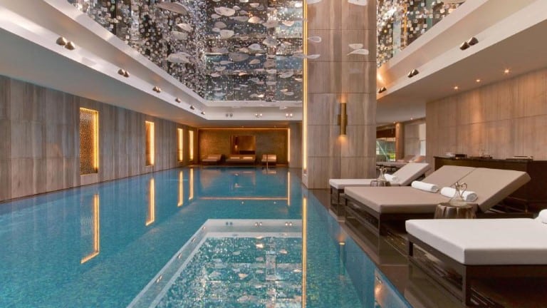 مسبح فندق رافلز اسطنبول