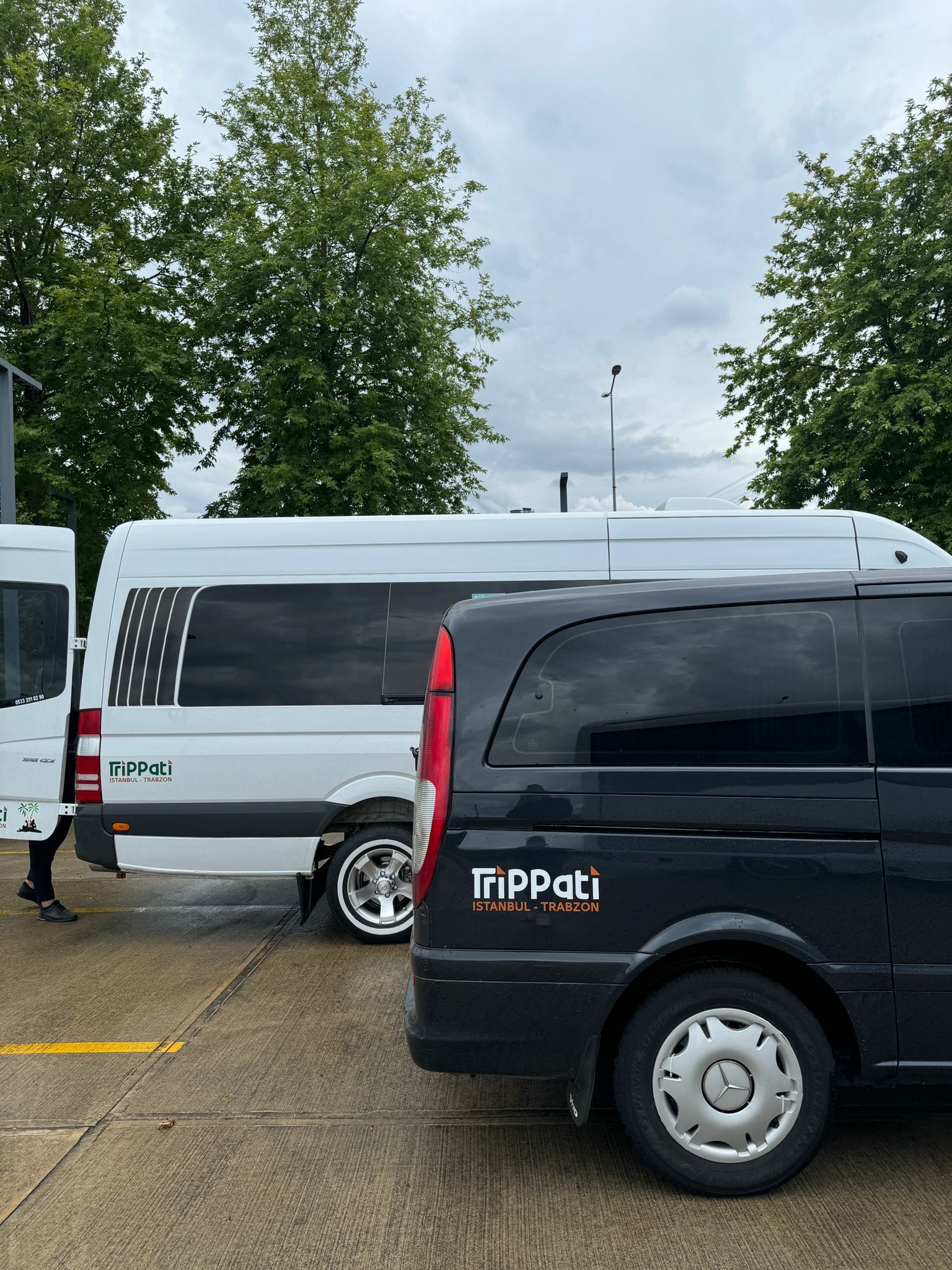 خدمة سيارة مع سائق في تريباتي